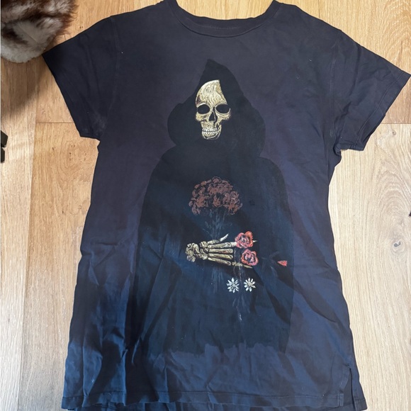 Yeezy Black Graphic Tee - Picture 1 of 3